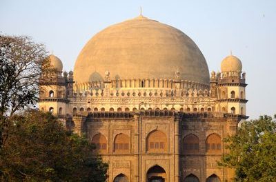 ವಸ್ತಾರೆ ವಿರಚಿತ ಗೋಲಗುಮ್ಮಟ ಪಢಾಯಿ:೧
