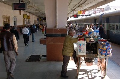 ಕೃಷ್ಣಮೂರ್ತಿ ಹನೂರರ ನೀಳ್ಗತೆ :`ರೈಲು ನಿಲ್ದಾಣದಲ್ಲಿ`