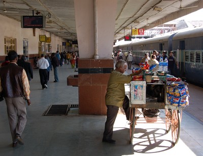 ಕೃಷ್ಣಮೂರ್ತಿ ಹನೂರರ ನೀಳ್ಗತೆ :`ರೈಲು ನಿಲ್ದಾಣದಲ್ಲಿ`