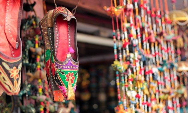 ರಾಧೆ ಹಾಕಿದ ಗಂಡಸರ ಚಪ್ಪಲಿ : ಕುಸುಮಾ ಬರಹ