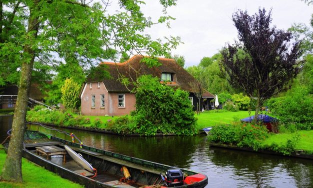ಕಡಲ ಕೆಳಗಿನ ಚಂದದ ದೇಶ:ಸೀಮಾ ಅಂಕಣ