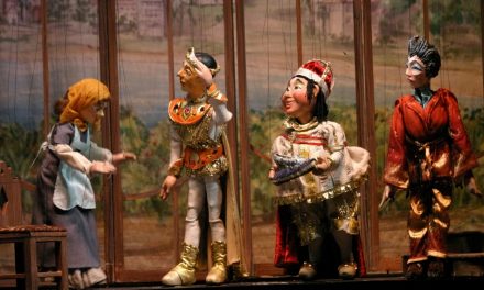 ಗೊಂಬೆಗಳ ಸಹಜ ಸೌಂದರ್ಯ ಮತ್ತು ಮನುಷ್ಯರ ವಿಪರೀತ ಸ್ವಪ್ರಜ್ಞೆ