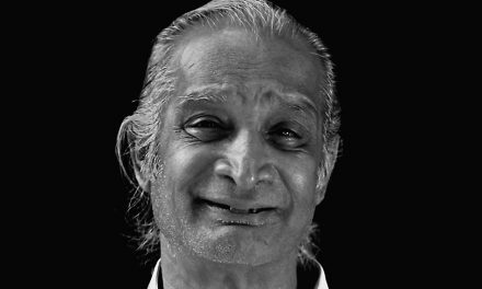 ಎ. ಎನ್. ಮುಕುಂದ ತೆಗೆದ ಕೀರ್ತಿನಾಥ ಕುರ್ತಕೋಟಿ ಅವರ ಚಿತ್ರ