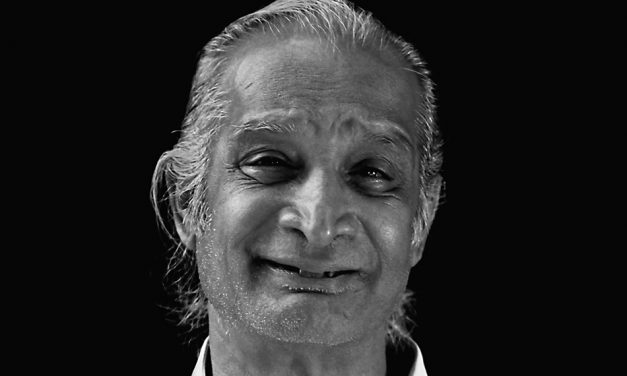 ಎ. ಎನ್. ಮುಕುಂದ ತೆಗೆದ ಕೀರ್ತಿನಾಥ ಕುರ್ತಕೋಟಿ ಅವರ ಚಿತ್ರ