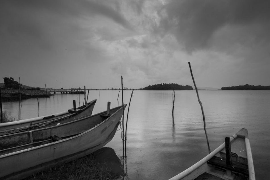 ಮುಂಗಾರಿನ ಮಂದ ಬಣ್ಣಗಳು ಮತ್ತು ಅಘನಾಶಿನಿಯ ಮೀನುದೋಣಿಗಳು