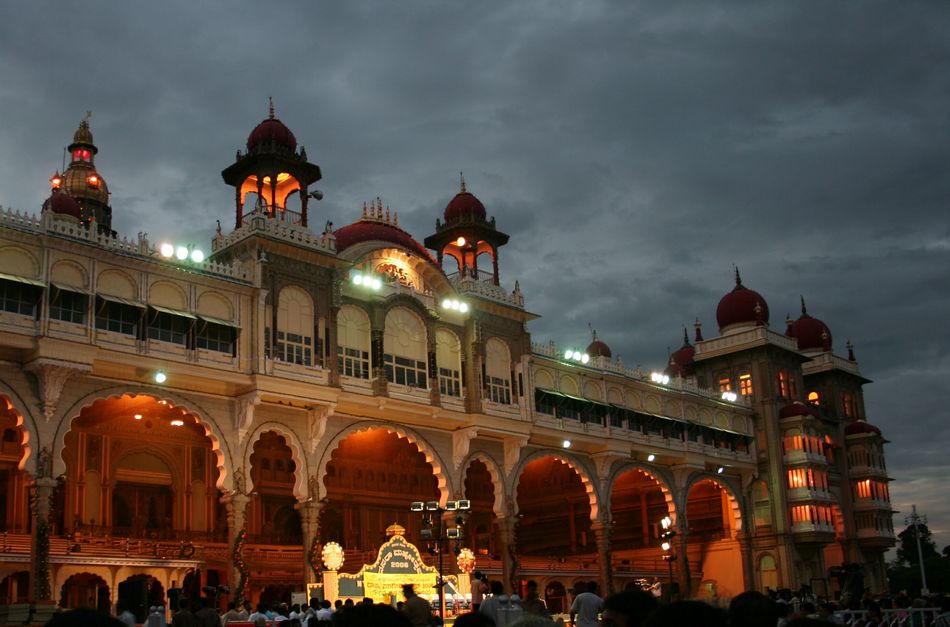 ಅರಸೊತ್ತಿಗೆಯ ಸೌಂದರ್ಯವೂ ಹಿಂಸೆಯೂ:ಸುಜಾತಾ ತಿರುಗಾಟ ಕಥನ