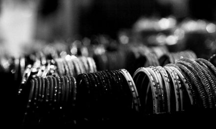 ಪೂರ್ಣಿಮಾ ಸುರೇಶ್ ಈ ದಿನದ ಕವಿತೆ: ಗಾಜಿನ ಬಳೆಯ ತುಂಡು ಮಾತು