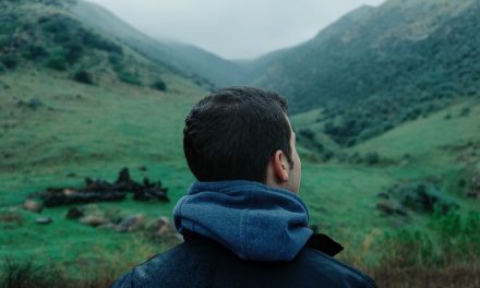 ಕಣ್ಣೆದುರು ಸಾಯುತ್ತಿರುವ ದೇವರುಗಳು