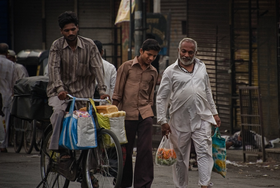 ಹಲವು ಬದುಕಿನ ಕಥೆಗಳ ಎಳೆಗಳು