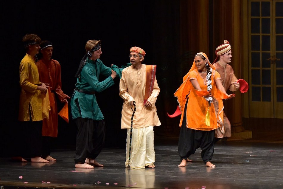 ಕಂಡೂ ಕಾಣದಂತೆ ಸರಿದು ಹೋಗುವ ಅನಿವಾರ್ಯತೆಗಳು