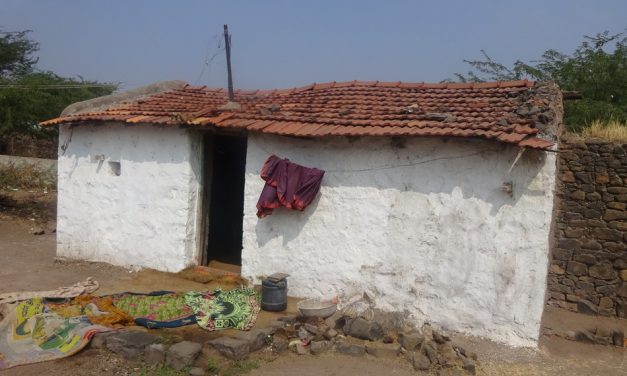 ಬಿಟ್ಟೇನೆಂದರೂ ಬಿಡದ ಹಣೆಪಟ್ಟಿಗಳ ಕಳಚುವುದು ಹೇಗೆ…