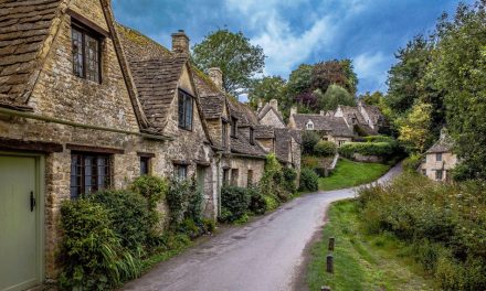 ಕಾಟ್ಸ್ ವೋಲ್ಡ್ಸ್: ಸಿಂಹದ ಒನಪಿರುವ ಕುರಿಗಳ ಸಾಮ್ರಾಜ್ಯ