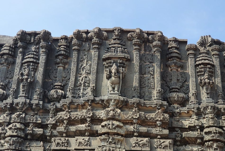 ಕಲ್ಲಿನಲ್ಲಿ ಕಡೆದ ಆಲ್ಬಮ್‌, ತಾಡಿಪತ್ರಿ