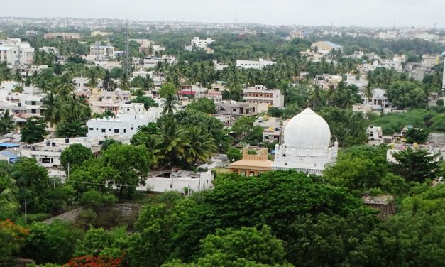 ಬ್ರಿಟಿಷ್ ಹ್ಯಾಟ್ ಮತ್ತು ಗಾಂಧಿಟೋಪಿ