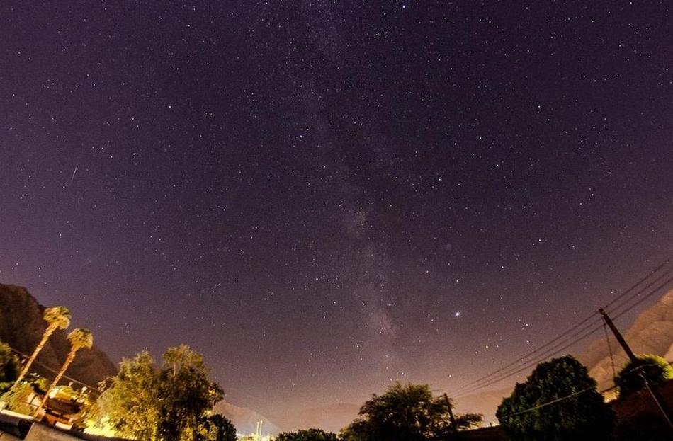 ಅಕ್ಕಂದಿರೊಟ್ಟಿಗೆ ಆಗಸದ ಚುಕ್ಕಿ, ತಾರೆಗಳೆಣಿಸುತ್ತಾ..