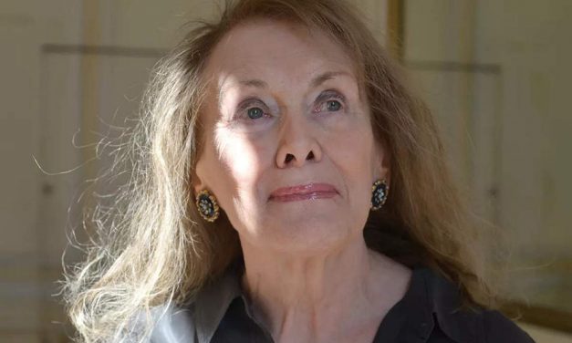 ಅನುಭವ ಬುತ್ತಿಯನ್ನು ಅಕ್ಷರವಾಗಿಸಿದ ಲೇಖಕಿ ಅರ್ನಾಕ್ಸ್‌