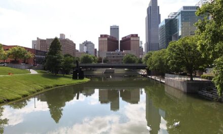 ಅಡಕತ್ತರಿಯಲ್ಲಿ ನಿಂತು…: ಗುರುಪ್ರಸಾದ ಕುರ್ತಕೋಟಿ ಸರಣಿ