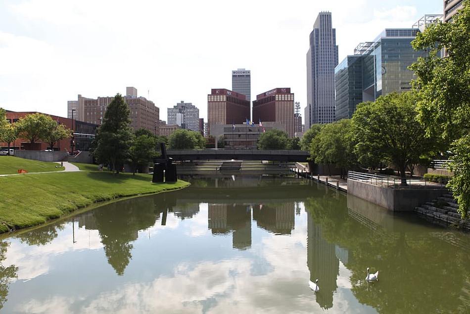 ಅಡಕತ್ತರಿಯಲ್ಲಿ ನಿಂತು…: ಗುರುಪ್ರಸಾದ ಕುರ್ತಕೋಟಿ ಸರಣಿ