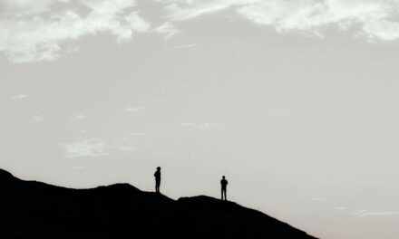 ಸ್ನೇಹ-ಸಂಬಂಧಗಳ ಮೊಕದ್ದಮೆಗಳಲ್ಲಿ ಸಾಕ್ಷಿ ಕೊಡಬೇಕಾದವರು ನಿರಪರಾಧಿಗಳೇ!: ವಿನಾಯಕ ಅರಳಸುರಳಿ ಅಂಕಣ